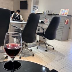 Smyrna Noire the Nail Bar