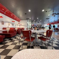 Bunker Hill Chill & Grill - Inside dining area
