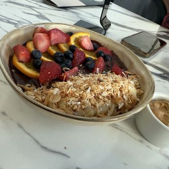 MIAM Cafe - ACAI BOWL - Breakfast & Brunch Near Me - Miami, Florida
