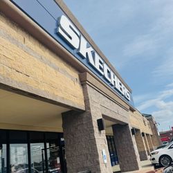SKECHERS Warehouse Outlet