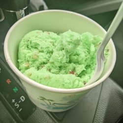 LAVAZIO Cafe - Pistachio almond ice cream