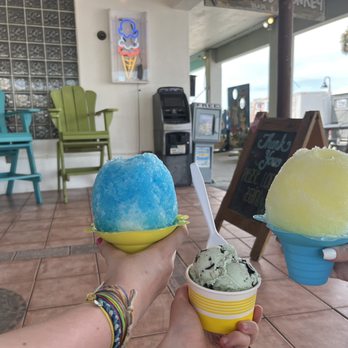 Paradise Sweets - Blue Hawaiian ice, mint ice cream, and pineapple ice - Coffee & Tea Near Me - St. Pete Beach, Florida