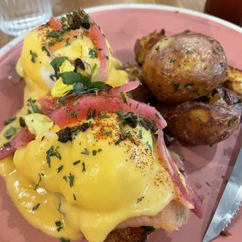 Sunny Side Breakfast - Smoked Salmon Eggs Benedict - Breakfast & Brunch Near Me - Sacramento, California Sunny Side Breakfast - Smoked Salmon Eggs Benedict - Breakfast & Brunch Near Me - Sacramento, California
