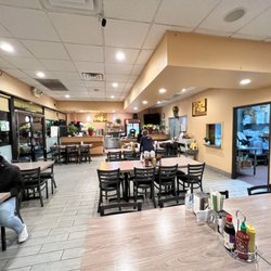 Golden Noodle & Grill - Interior