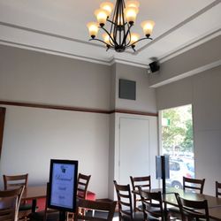 Clock & Oyster Gourmet Pizza & Restaurant - Looks Elegant!