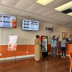 The Peach Cobbler Factory - Lobby