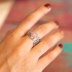 Guapinol - Rose quartz set on Mexican silver
