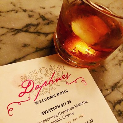 Daphnes Bar by null