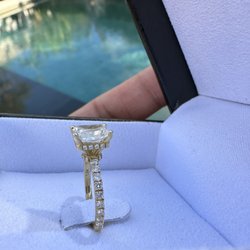 Nijjar Jewelers - 18K yellow gold band with diamonds