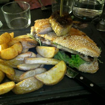L'Escorial - Burger de foie gras avec ses frites maison ! - Restaurants Near Me - Bordeaux, 33