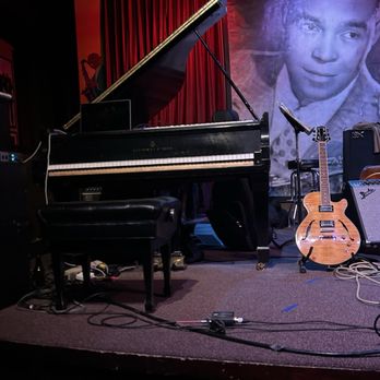 Jazz Showcase - Jazz & Blues Near Me - Chicago, Illinois