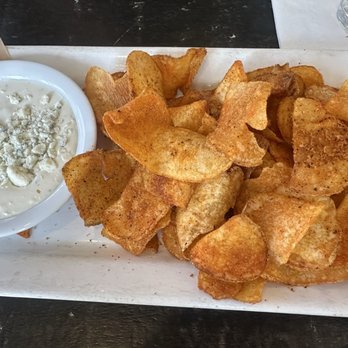 Valley Smoke Restaurant - Hose made bbq chips with blue cheese dressing - Barbeque Near Me - Ponte Vedra Beach, Florida Valley Smoke Restaurant - Hose made bbq chips with blue cheese dressing - Barbeque Near Me - Ponte Vedra Beach, Florida