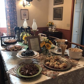 The Francis Malbone House - "Tea time" - Bed & Breakfast Near Me - Newport, Rhode Island