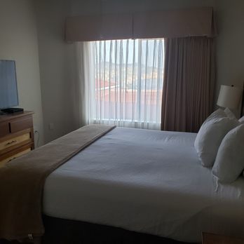 San Luis Bay Inn - Bedroom - Hotels Near Me - Avila Beach, California San Luis Bay Inn - Bedroom - Hotels Near Me - Avila Beach, California