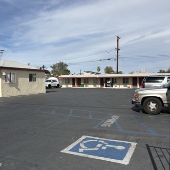 Sai Park Motel - parking lot and motel - Hotels Near Me - Lancaster, California