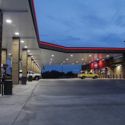 OnCue 125 - OnCue is a convenience store chain offering a selection of beverages, fresh food, fuel and clean restrooms.