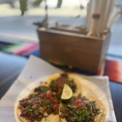 Taqueria El Gran Amigo II - Tacos! Dos Al Pator y uno carnitas. Muy bueno!! Me encanta!