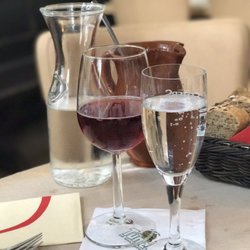 Café Madrid - Wasser und Wein