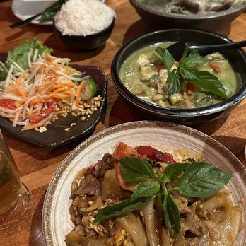 OBAO - Drunken Noodles, Papaya Salad, Chicken Green Curry - Asian Fusion Near Me - New York, New York