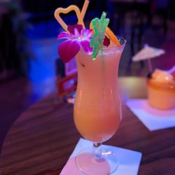 4 Kahunas Tiki Lounge - Lady Angelica
