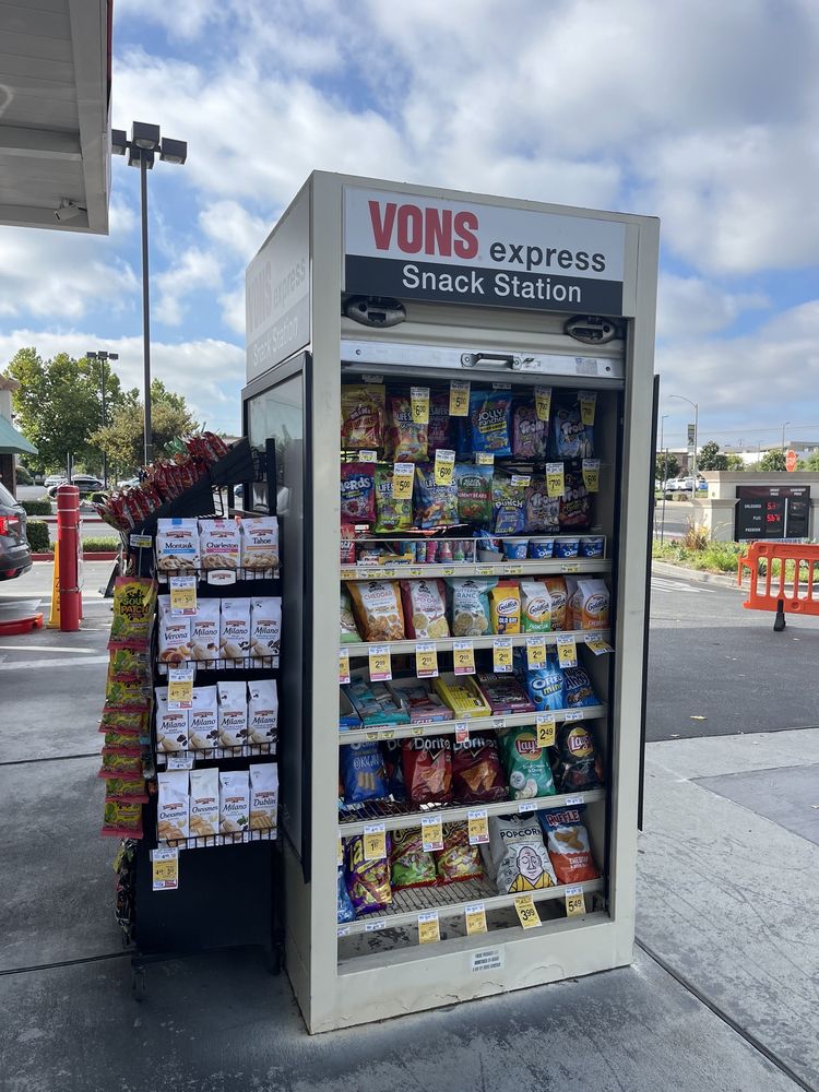 VONS GAS STATION Updated October 2024 23 Photos & 26 Reviews 4224 Woodruff Ave, Lakewood