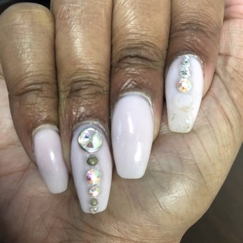 Snob nails - Spent $100 for the most basic designs that looked bad days after service - Nail Salons Near Me - Temple hills, District of Columbia