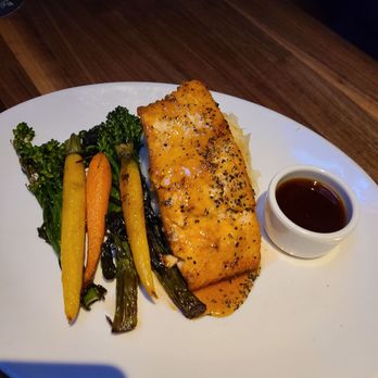 Yard House - Whiskey Glazed Salmon - New American Near Me - Washington, DC, District of Columbia