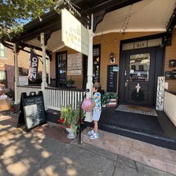 Pat's Porch - Outside