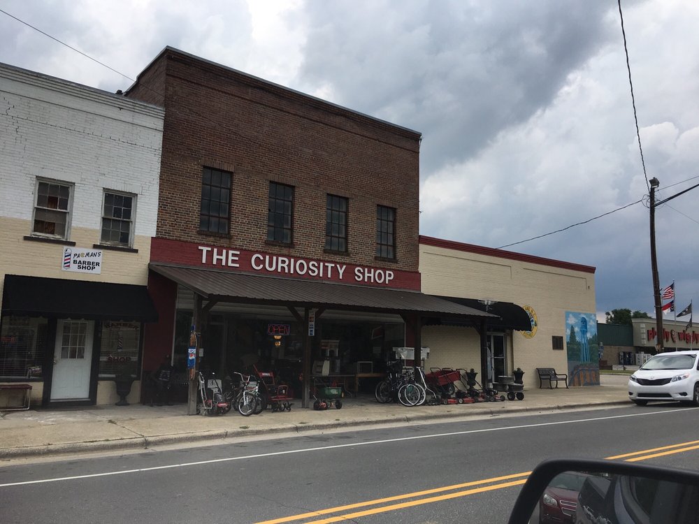 Mom's & Pop's Bargain Shop Image