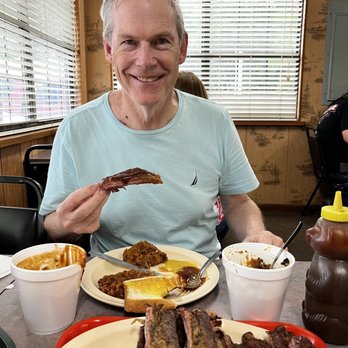 Old Crow BBQ - Happy rib eater - Barbeque Near Me - Umatilla, Florida