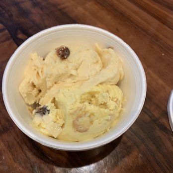 Shawn Michelle's - Banana Pudding and Jamaican Rum Raisin ice cream - Ice Cream & Frozen Yogurt Near Me - Chicago, Illinois