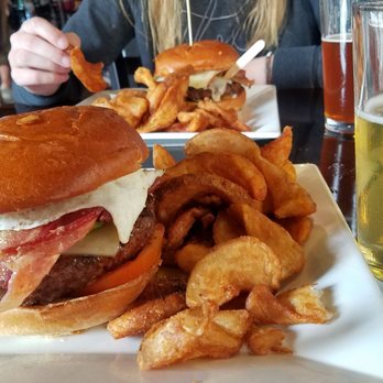 Final Draft Brewing Company - Market Burger and Banana Hammock (foreground) Crowdpleaser Burger and Blackberry Blonde (background) - Breweries Near Me - Redding, California