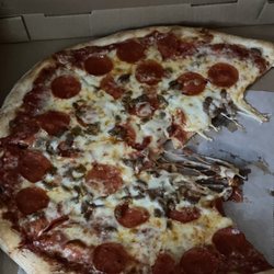 La Delizia - Large extra cheese, pepperoni and ground beef pizza.