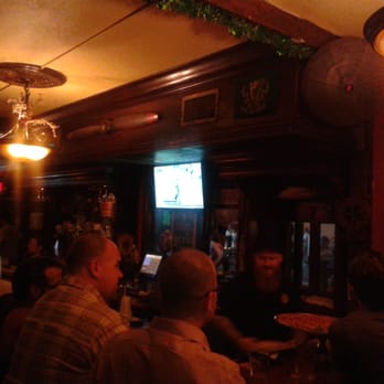 The Dubliner Irish Pub - People ordering drinks - Pubs Near Me - Tampa, Florida