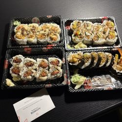 Various maki.