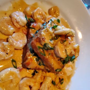 Marlow's Tavern - Shrimp n Grits - New American Near Me - Oviedo, Florida