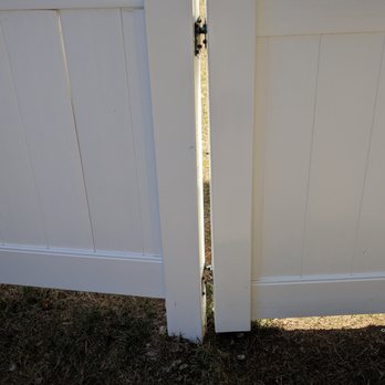 Picot fence - Painfully misaligned rails and gate - Fences & Gates Near Me Picot fence - Painfully misaligned rails and gate - Fences & Gates Near Me