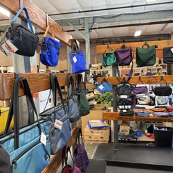 TOM BIHN