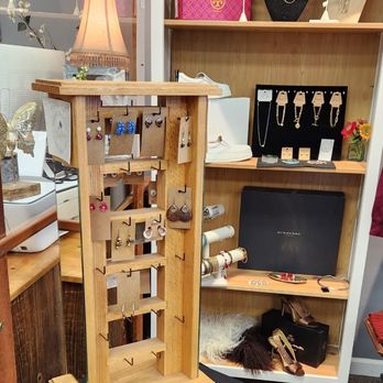 ReVive Boutique Consignment - Used, Vintage & Consignment Near Me - Simsbury, Connecticut