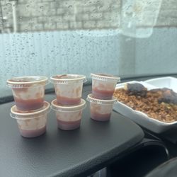 Jamaica House Restaurant - No one knows how to do their job correctly. It's too much of a difficult job to fill hot sauce.