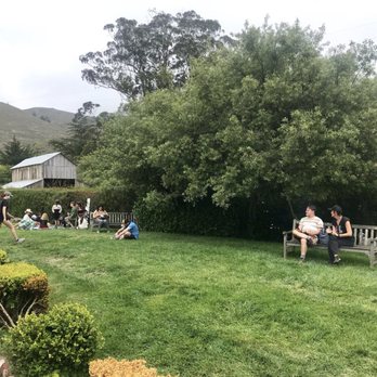 The Pelican Inn - Lawn area - Hotels Near Me - Muir Beach, California The Pelican Inn - Lawn area - Hotels Near Me - Muir Beach, California