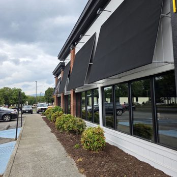 Buffalo Wild Wings - The sidewalk around the restaurant's building. - Chicken Wings Near Me - Roanoke, Virginia