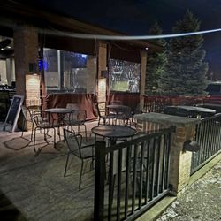 Bargos Grill & Tap - Outdoor patio seating