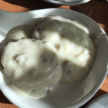 Bea’s Cafe - Biscuits and gravy - Breakfast & Brunch Near Me - Cedar Rapids, Iowa