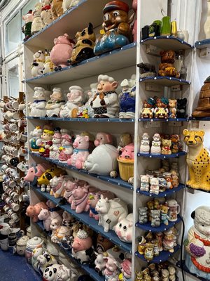 Grannie's Cookie Jars & Ice Cream Parlor by null