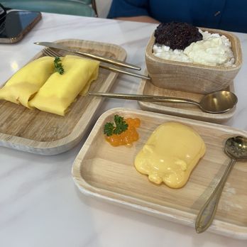 Sweet Talk - Mango fruit roll, Mango pudding, & Durian Black Sticky Rice Snow Ice - Desserts Near Me - Las Vegas, Nevada Sweet Talk - Mango fruit roll, Mango pudding, & Durian Black Sticky Rice Snow Ice - Desserts Near Me - Las Vegas, Nevada