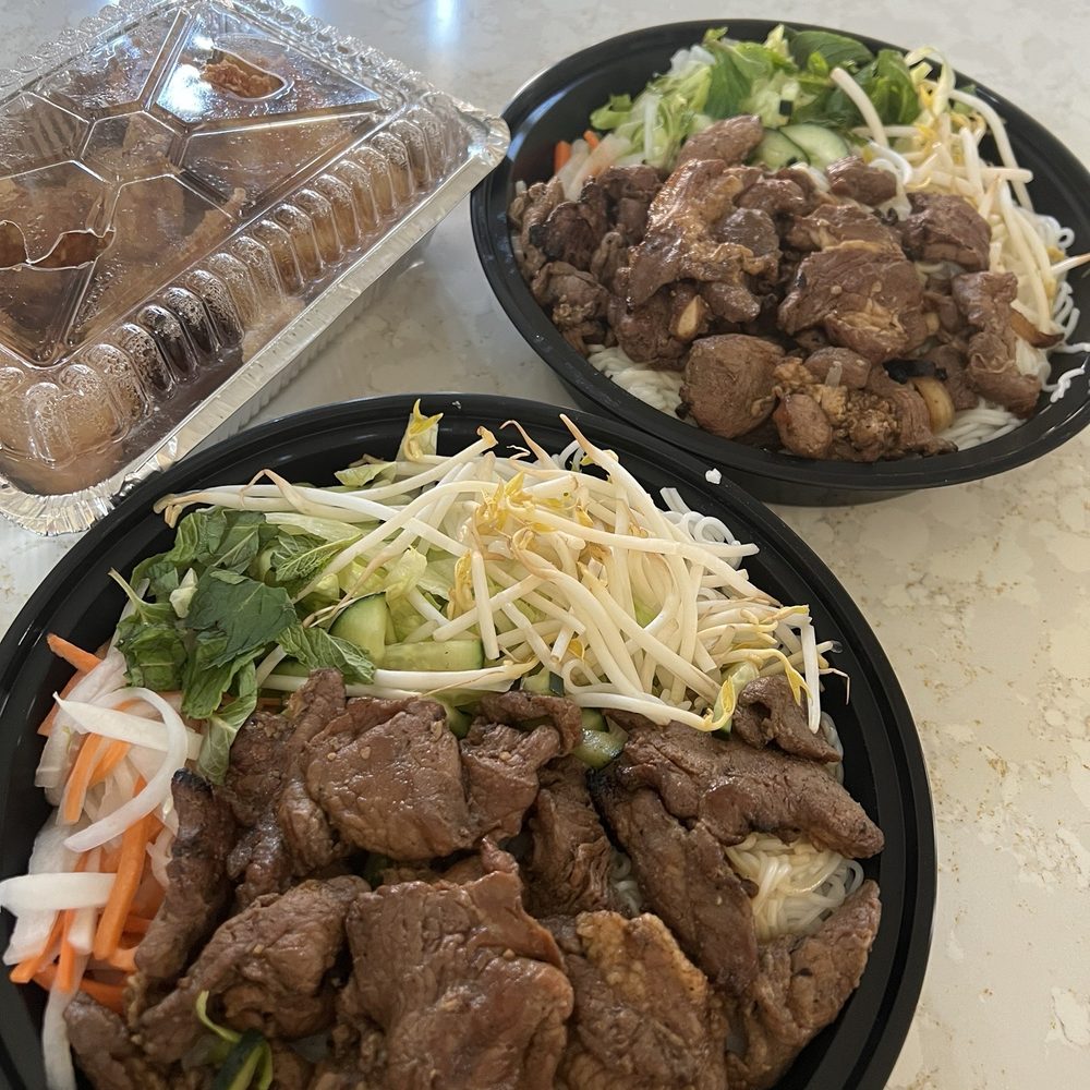 Saigon Spoon - 5 Spiced Grilled Pork Vermicelli Noodle Bowl (Bn Tht Nng) and (6) Tamarind Chili Glaze Chicken Wings - Vietnamese Near Me - Plano, Texas Saigon Spoon - 5 Spiced Grilled Pork Vermicelli Noodle Bowl (Bn Tht Nng) and (6) Tamarind Chili Glaze Chicken Wings - Vietnamese Near Me - Plano, Texas