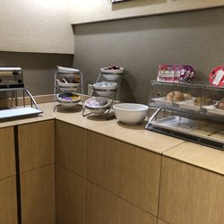 Comfort Suites - Breakfast area