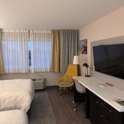 Gateway Hotel & Conference Center - Double queen room