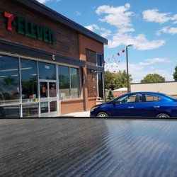 7-Eleven - Store front